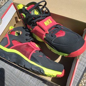 Nike Air Trainer Huarache 'Red Volt'